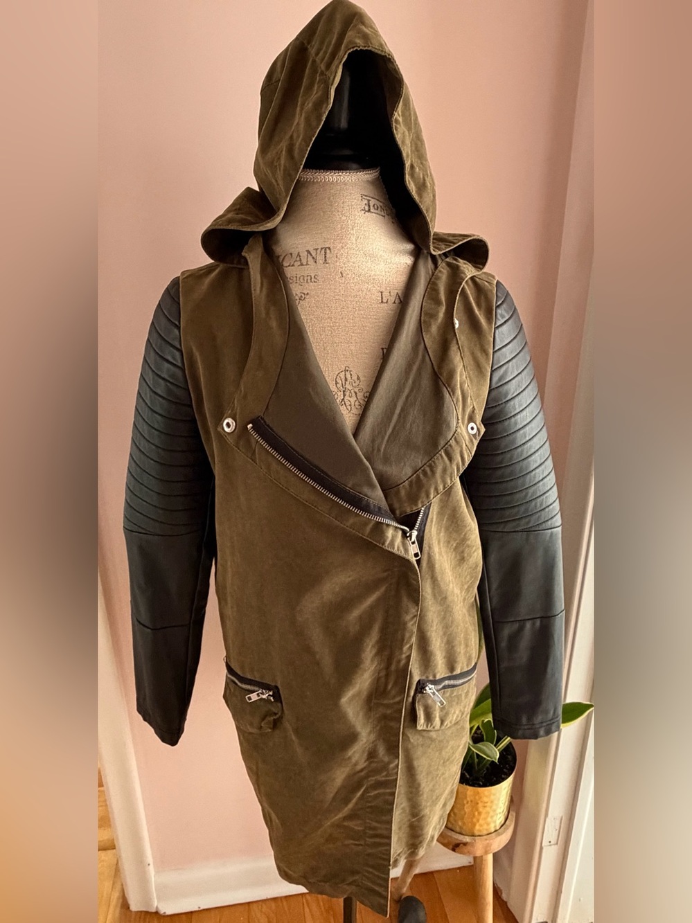 Vero Moda Green Utility Jacket with High Collar and Two-Tone Sleeves
